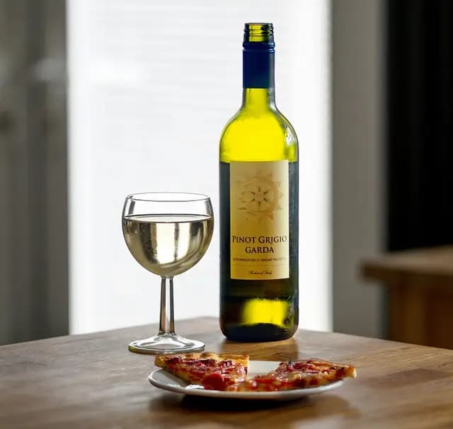 FOOD & BEVERAGE